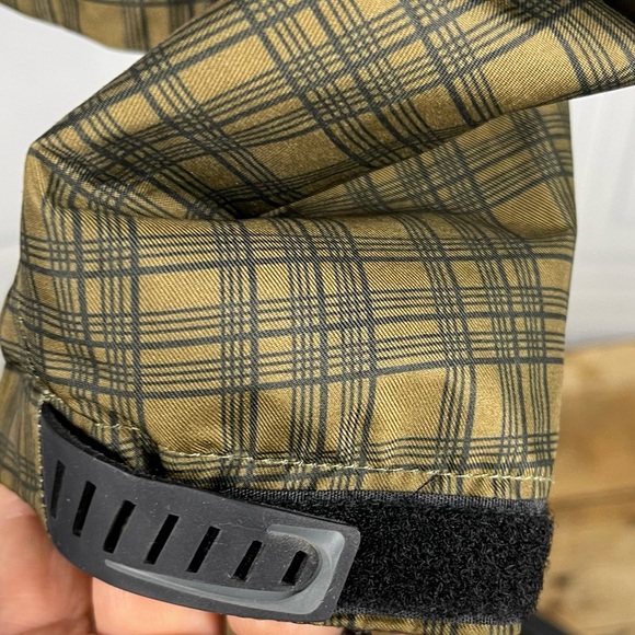 Women’s Bontrager Commuting Shell Rain Jacket, Olive/Black Plaid,‎ Size L - Picture 13 of 15